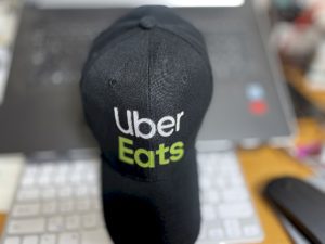 Uber Eatsキャップ（帽子）はAmazonで購入できます。私がかぶる理由