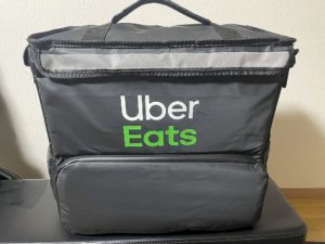 Uber Eats（ウーバーイーツ）ロゴ入り配達バックの購入と使用した感想